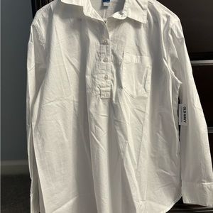 Never worn Old Navy maternity blouse
